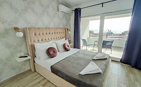 B&B Bloom Apartments